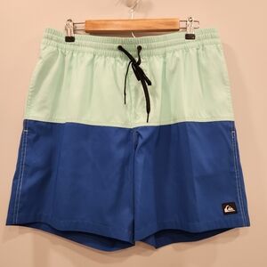 Quicksilver NWT Butt Logo Volley Men's XL